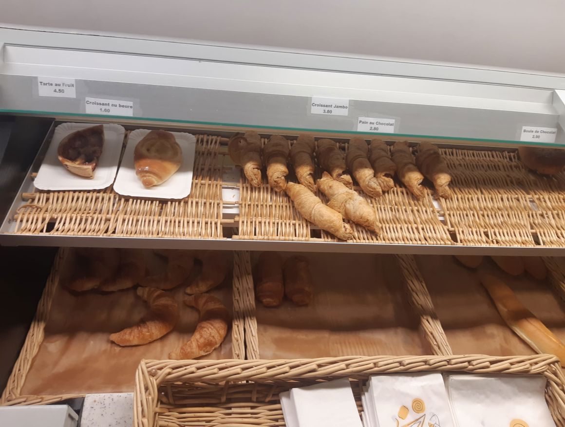 1787665476_VF2040_1_original Food Truck – boulangerie à vendre | Neuchâtel