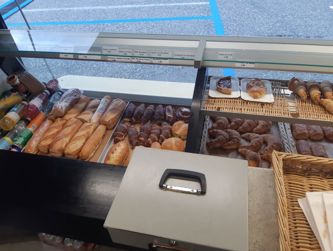 1787665476_VF2040_2_original Food Truck – boulangerie à vendre | Neuchâtel