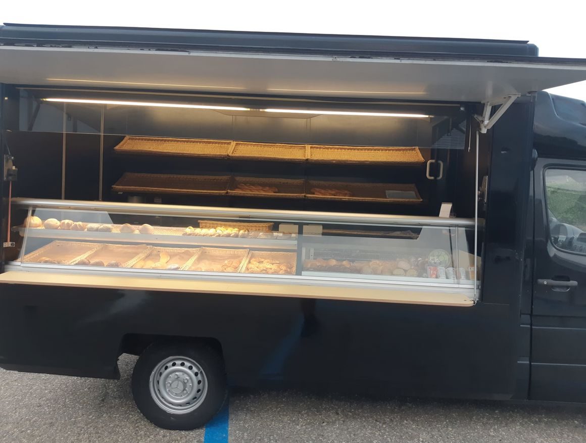 1787665477_VF2040_3_original Food Truck – boulangerie à vendre | Neuchâtel