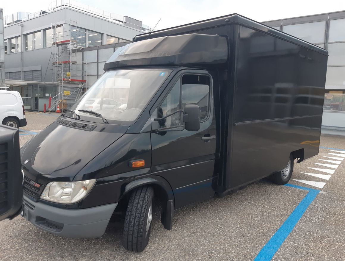 1787665477_VF2040_4_original Food Truck – boulangerie à vendre | Neuchâtel