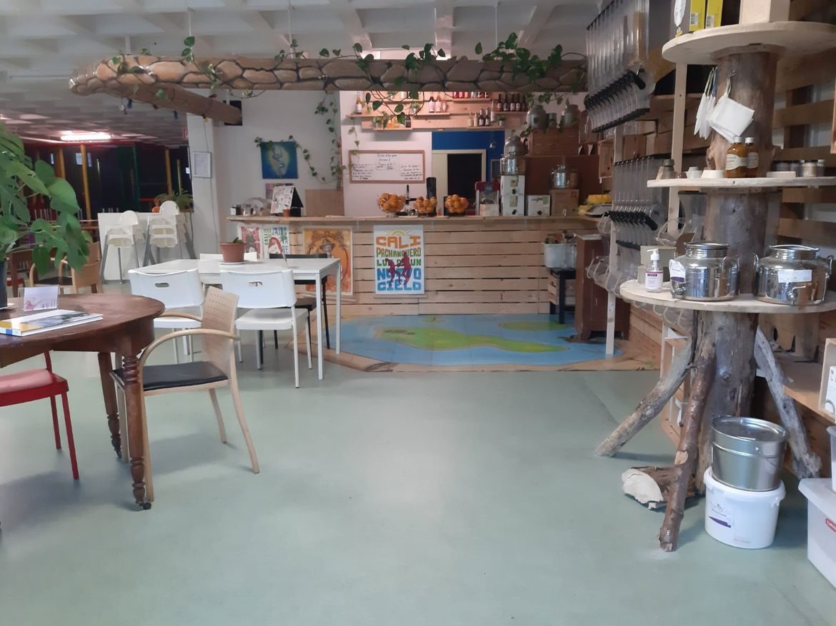 1737020468_VF1333_2_original Parc de loisirs intérieur avec bar à café à vendre | Neuchâtel