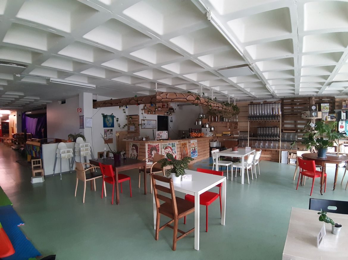 1737020469_VF1333_3_original Parc de loisirs intérieur avec bar à café à vendre | Neuchâtel